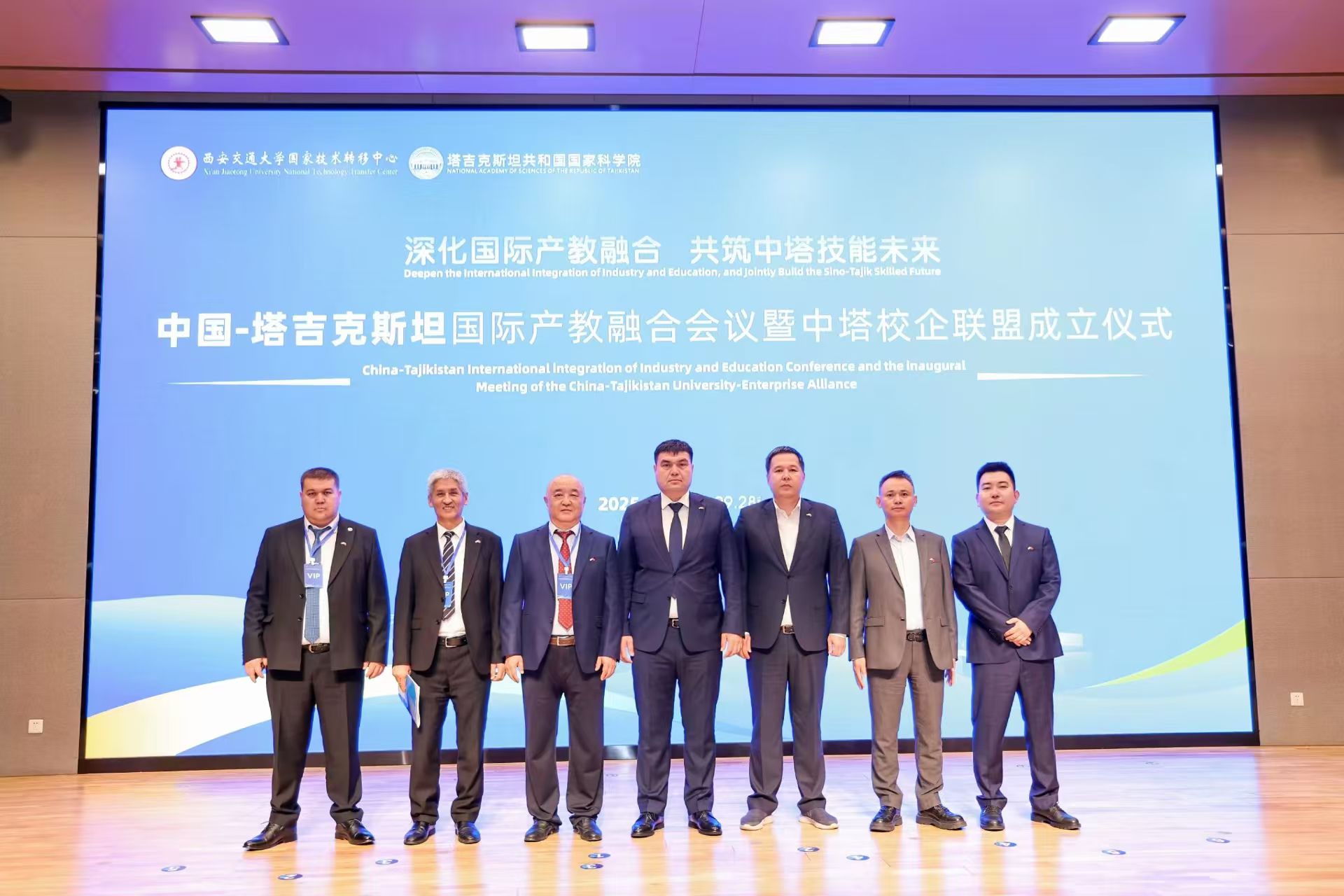 1759138665653097.jpg d40f4b2ba26da36863ec3629fb1612f8.jpg